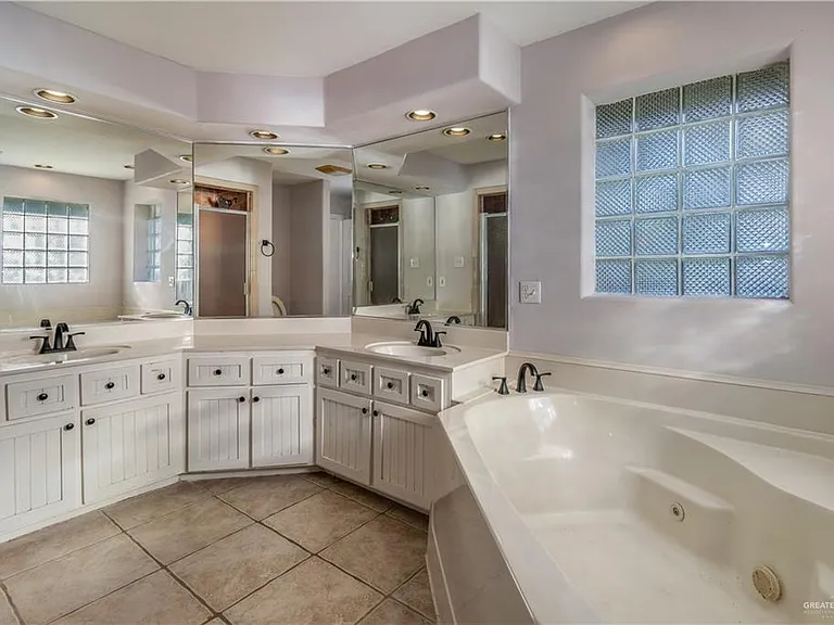 2318 Flushing Mdws — Photo 10