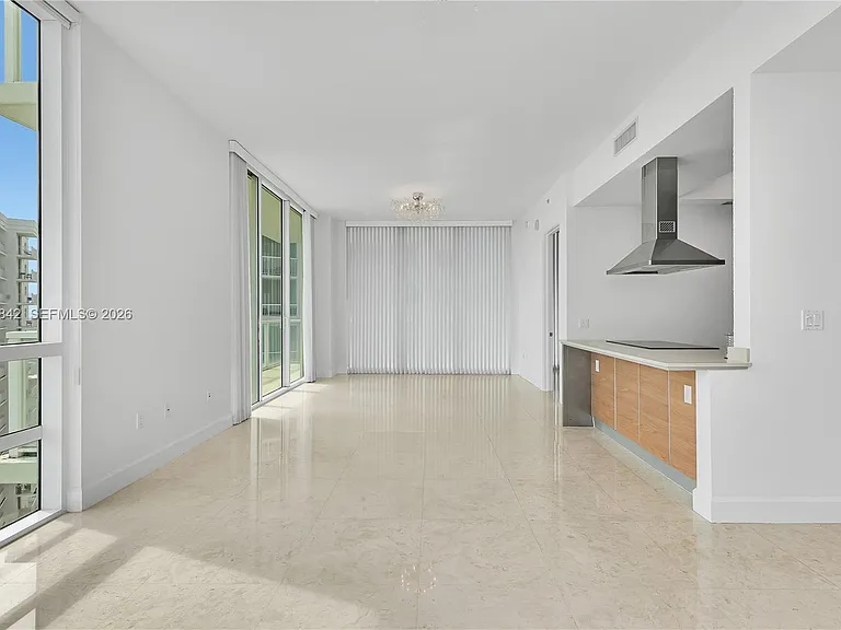 218 SE 14th St #TS206 — Photo 8