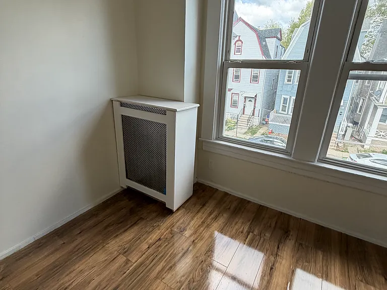 326-28 Amherst St #2L — Photo 8