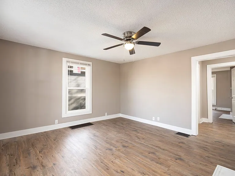 1012 Coulter St — Photo 7