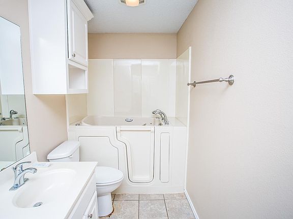 4th image of 801 Avenue S