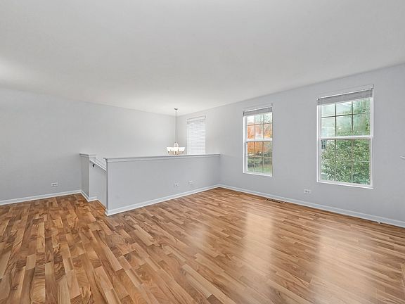 3rd image of 931 Symphony Dr