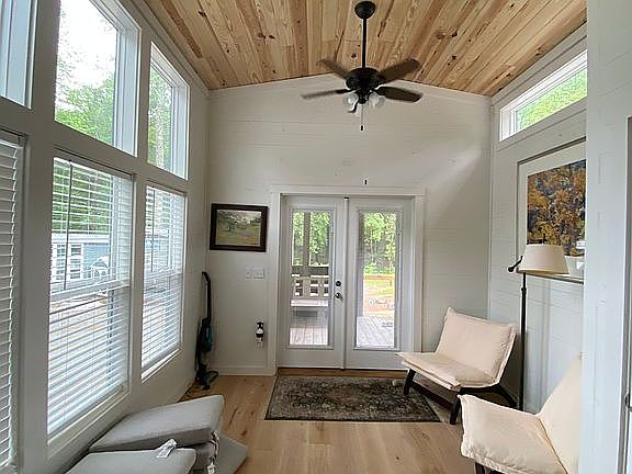 3rd image of 132 Creekwalk Dr