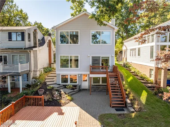 259 Oak Dr NW, North Canton, OH 44720