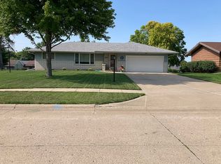 1217 3rd St SE, Le Mars, IA 51031