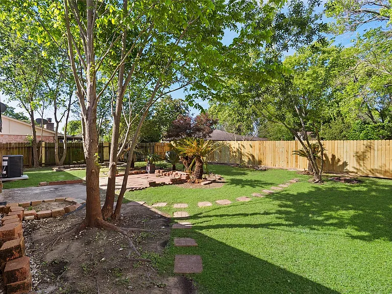 8343 Carriage Creek Dr — Photo 22