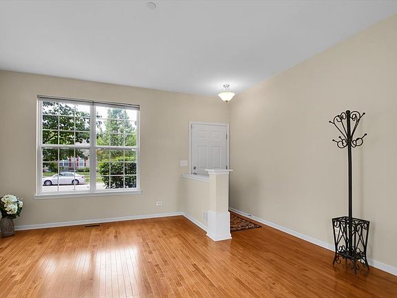 3rd image of 2049 Cabrillo Ln