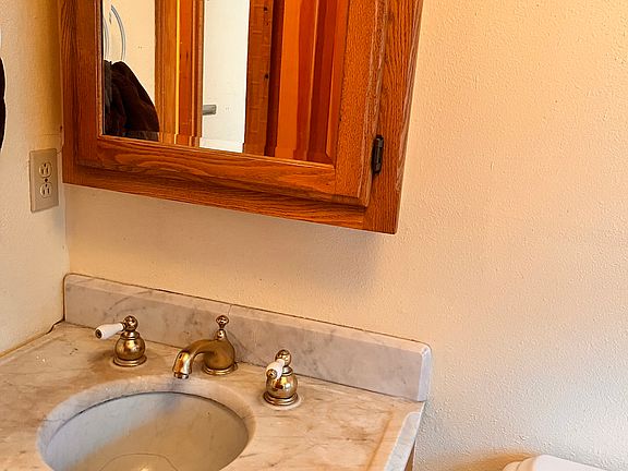 4th image of 635 Woodchuck Dr