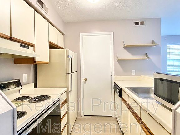 3rd image of 15 Cape Dorey Dr