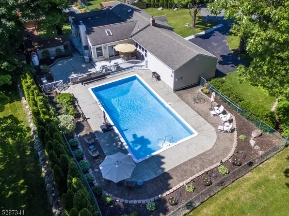 4 Maria Ln, Kinnelon Boro, NJ 07405