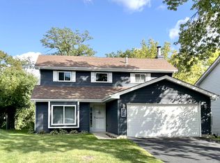 898 Springhill Cir, Naperville, IL 60563