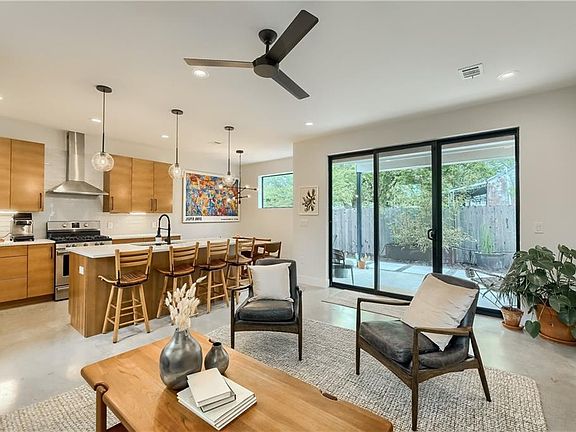4th image of 1127 1/2 Gunter St Unit 1