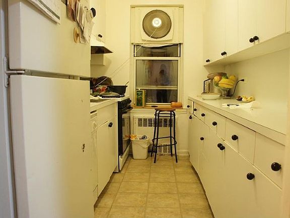 2nd image of 6361 Yellowstone Blvd APT 1P