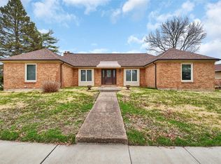 746 Henry Ave, Ballwin, MO 63011