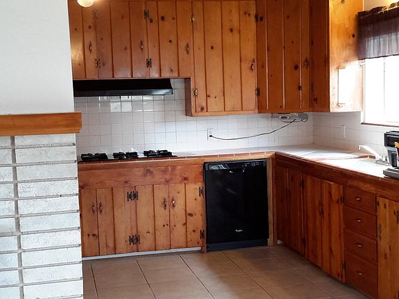 Kitchen, updated appliances, High Ceilings