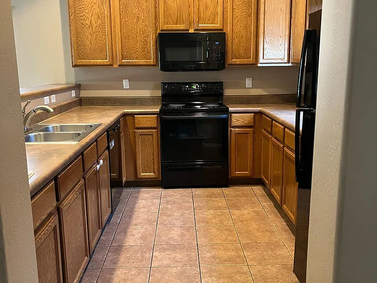 526 E Bartlett Way — Photo 4