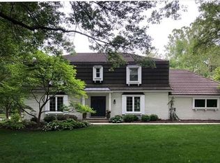 10500 Cherokee Ln, Leawood, KS 66206