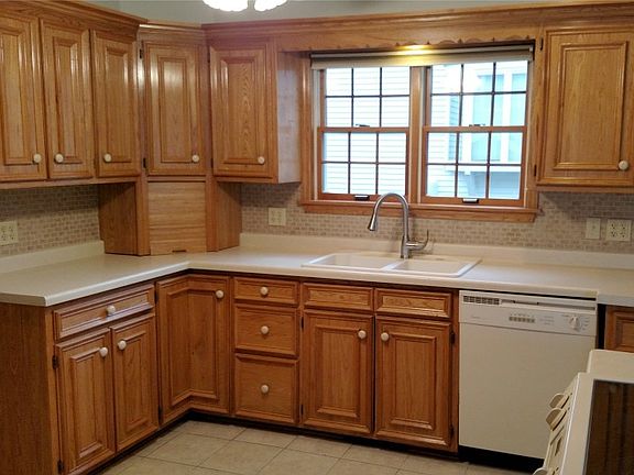 2nd image of 520 Woodward Ave