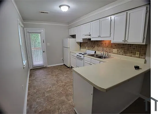 1504 Mary Frances Pl #D — Photo 3