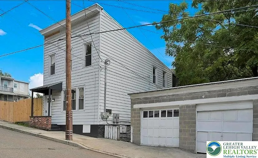 2 bed, 1.0 bath, 1020 sqft, $1,350 — Photo 2