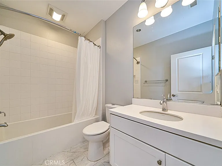 261 Mayfair — Photo 15