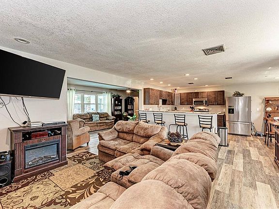 3rd image of 3841 Prado Dr