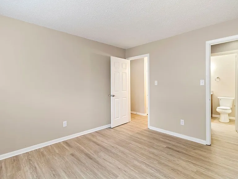 1180 Indian Rd — Photo 9