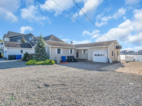 68 Blue Heron Dr, Toms River, NJ 08753