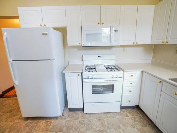 3rd image of 109 Chittenden Ave #109