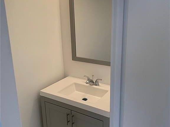 5th image of 555 NE 15th St APT 24E