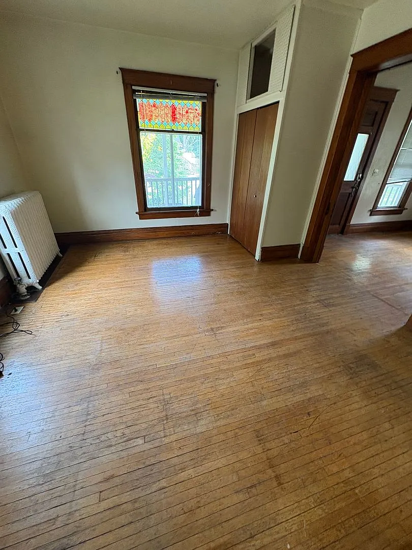 3 Bedroom 1 Bathroom Duplex — Photo 3