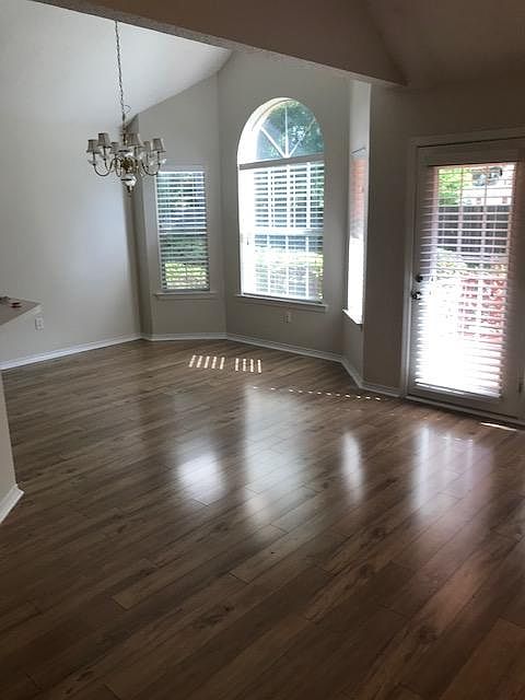 2nd image of 2601 Rebecca Ln #2601