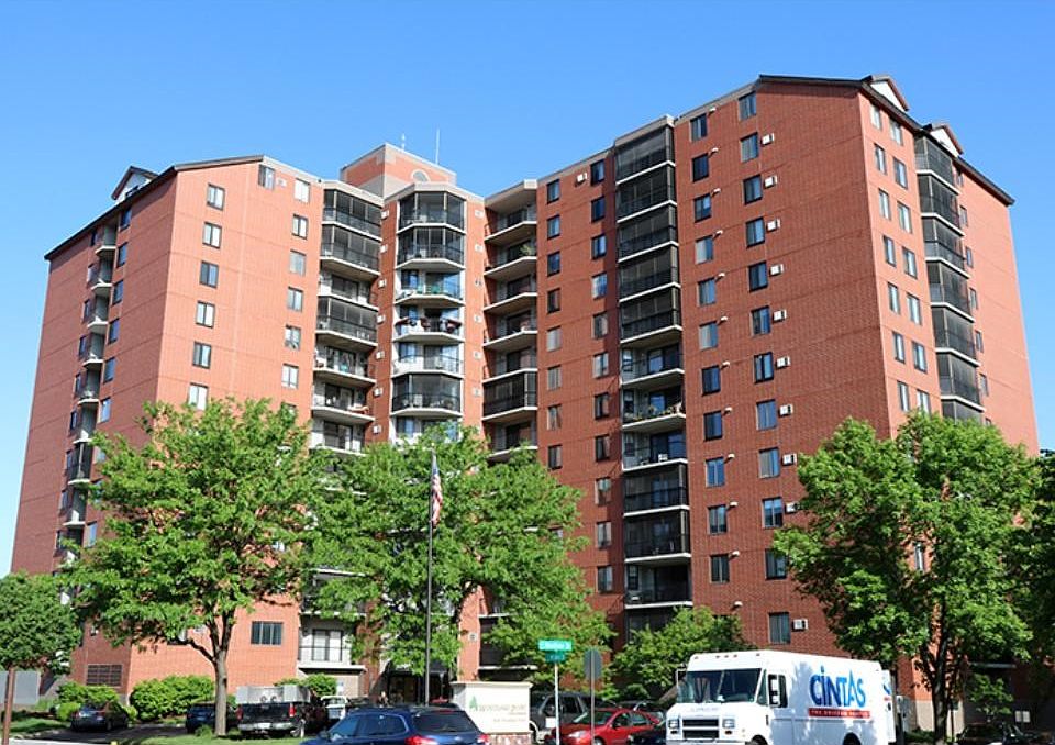 1st image of 6500 Woodlake Dr APT 913