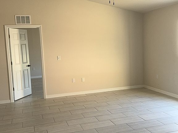 5th image of 107 SE 4th Pl