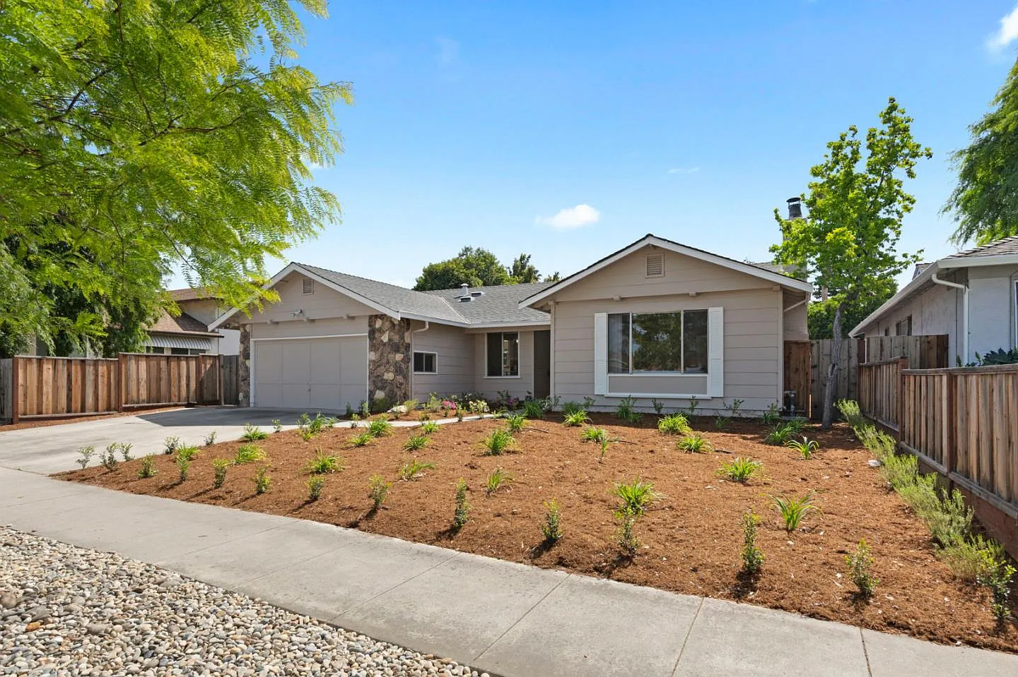 992 Branham Ln photo 1