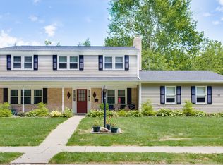 18 Tall Tree Dr, Camp Hill, PA 17011