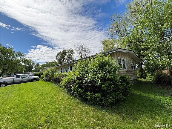2nd image of 3032 Meadowlark Ave
