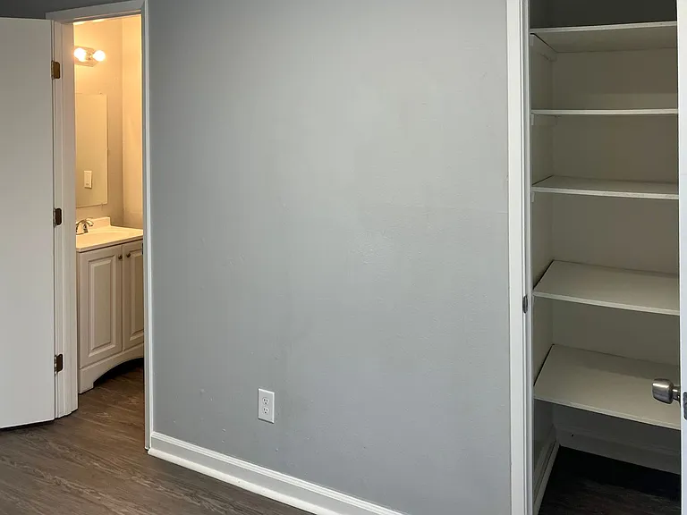 764 E Swain Road — Photo 31