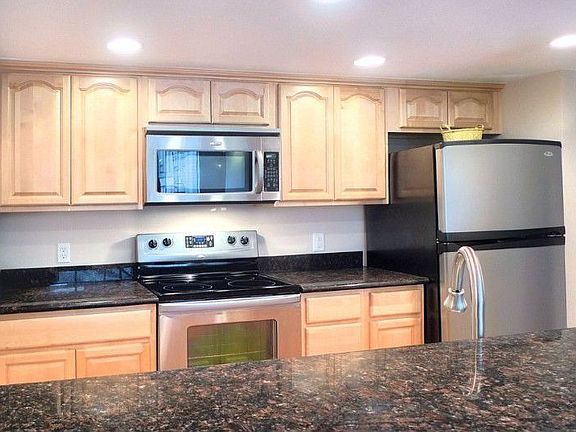 3rd image of 4 Lake Bellevue Dr APT 109