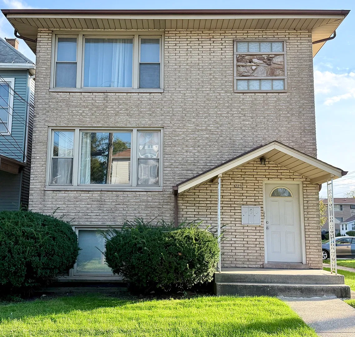 3 bed, 1.0 bath, 950 sqft, $1,800 — Photo 1