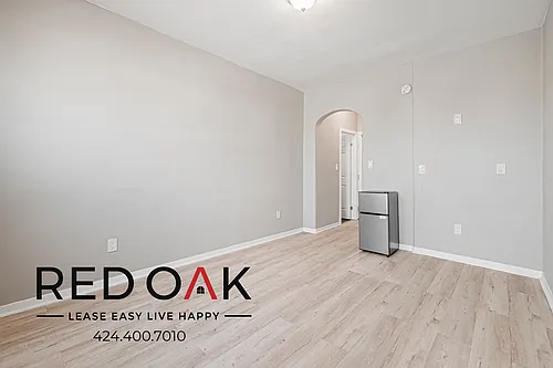 2731 Beverly Blvd Photo 1