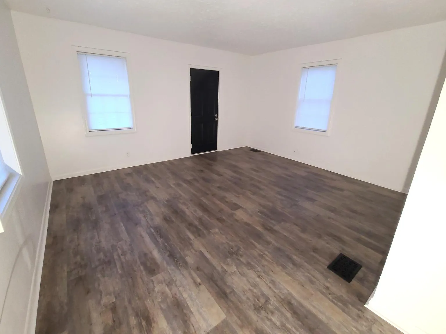 2 bed, 1072 sqft, $1,050 — Photo 4