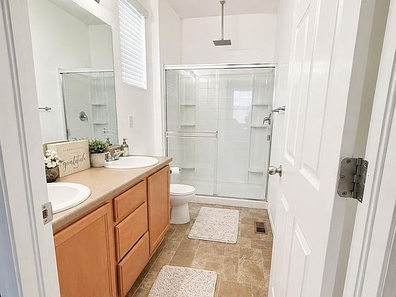 5th image of 596 Columbine Avenue