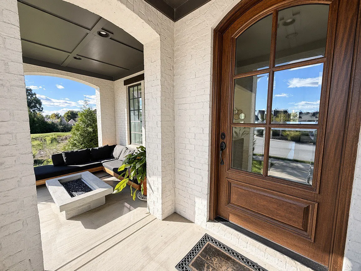 4 bed, 2.5 bath, 2849 sqft, $3,700 — Photo 2