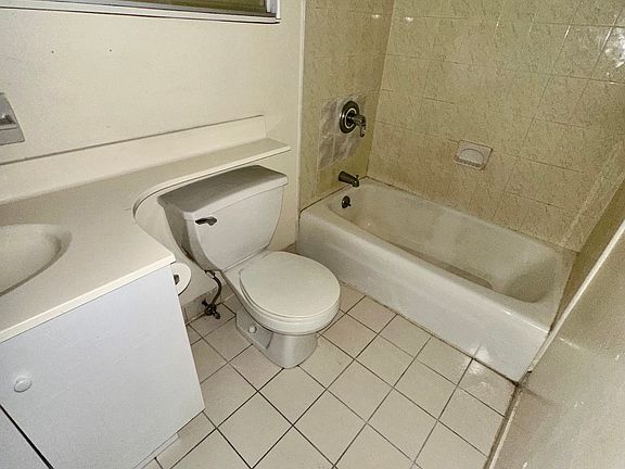 5th image of 722 Amsterdam Ave APT 1A
