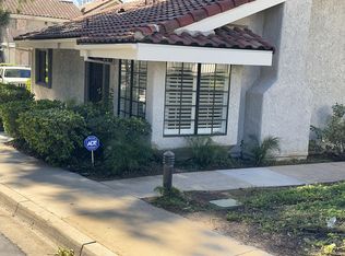 991 Thistlegate Rd, Oak Park, CA 91377