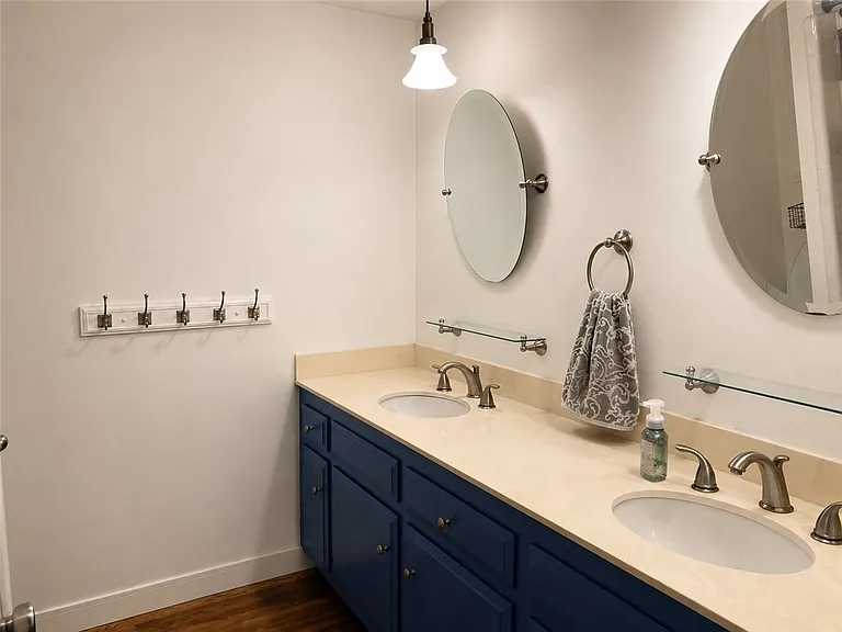 701 Longfellow Dr — Photo 12