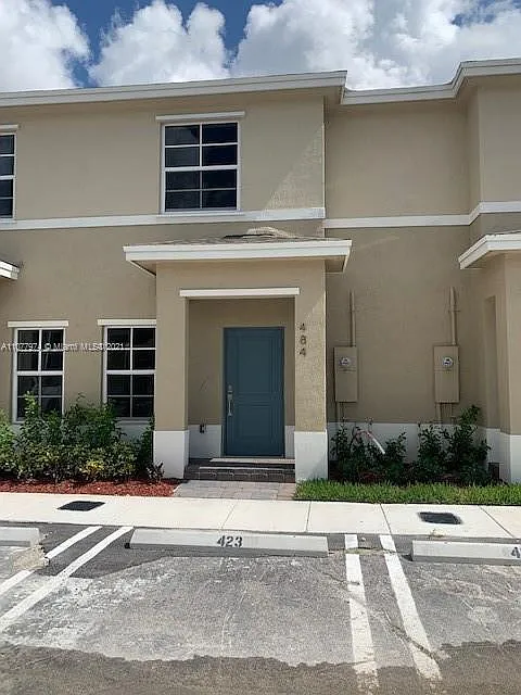 2 bed, 2.5 bath, 1208 sqft, $2,000 — Photo 2