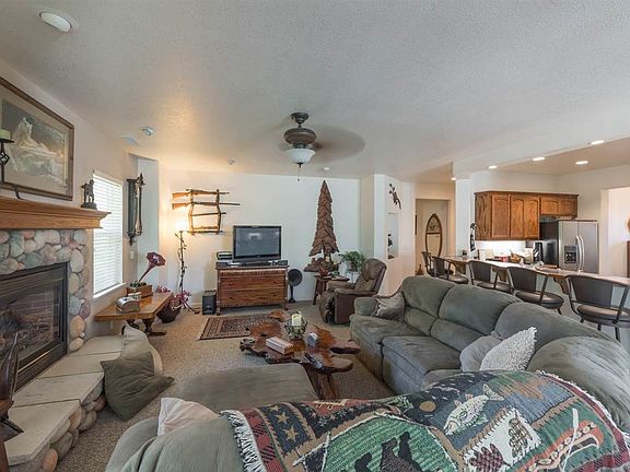 3rd image of 28 Creekhaven Dr