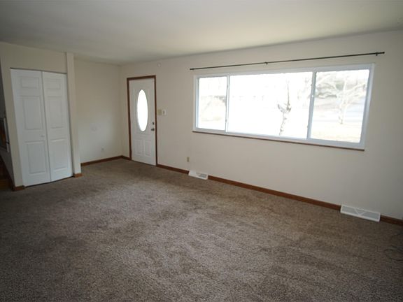 4th image of 1211 Glade Hill Dr